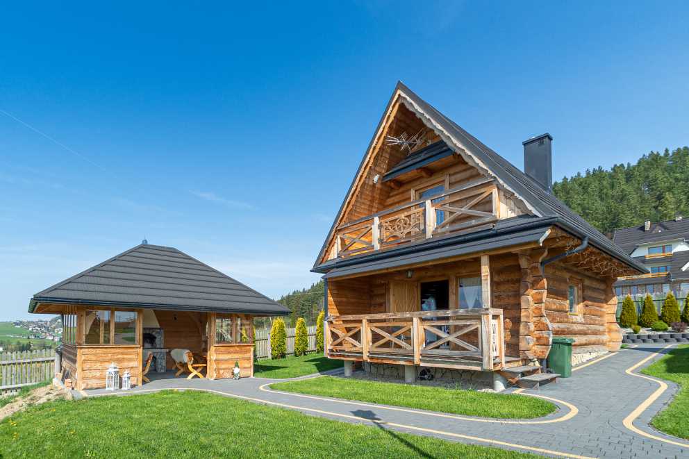 Domek z altanką